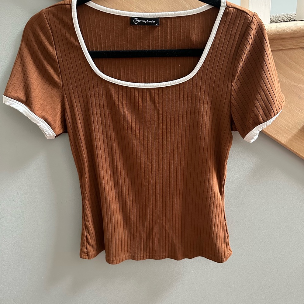 PrettyGardner Ribbed Short Sleeve Scoop Neck Tee in Brown with White Trim